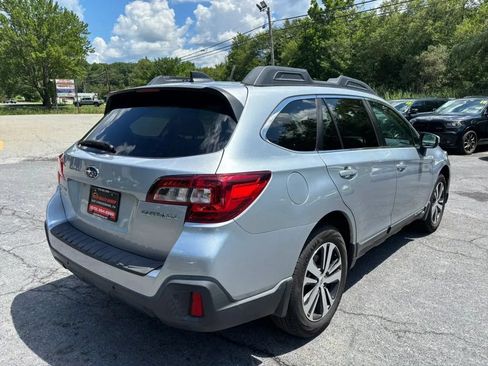 Used 2018 Subaru Outback 2.5i Limited AWD/4WD image 8