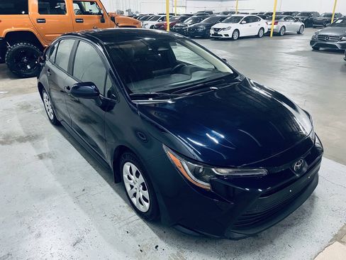 Used 2025 Toyota Corolla LE FWD image 4