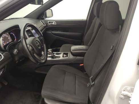 Used 2018 Jeep Grand Cherokee Laredo image 17