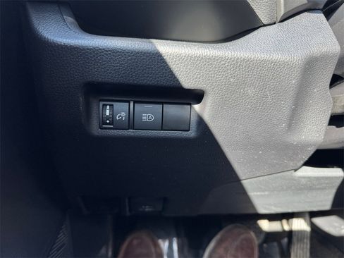 Used 2022 Toyota RAV4 XLE image 28