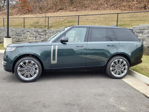New 2025 Land Rover Range Rover SE image 6