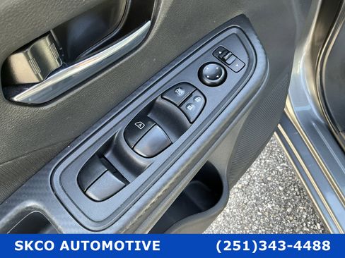 Used 2022 Nissan Versa SV image 22