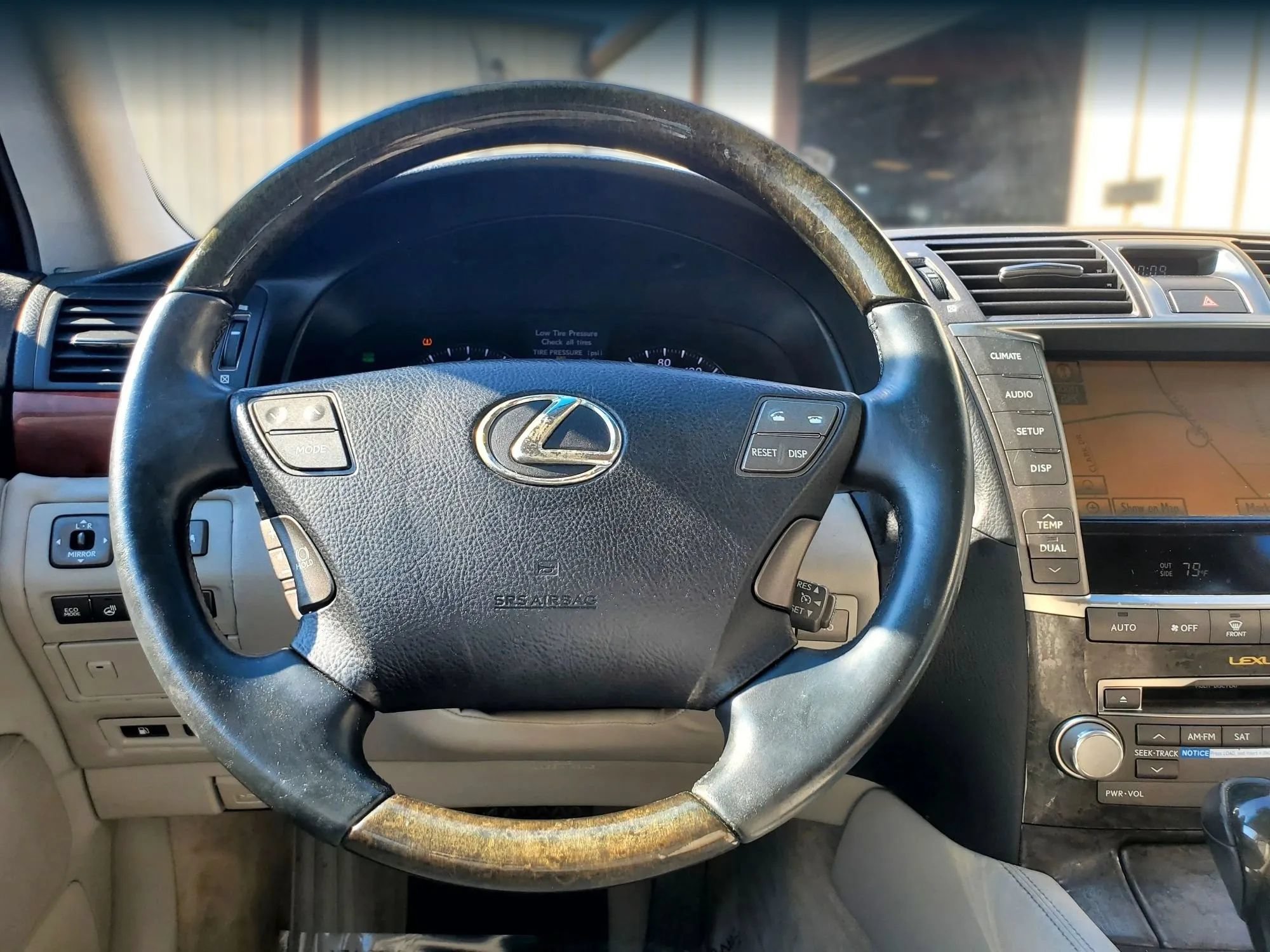 Used 2012 Lexus LS 460 w/ Comfort Pkg RWD image 32