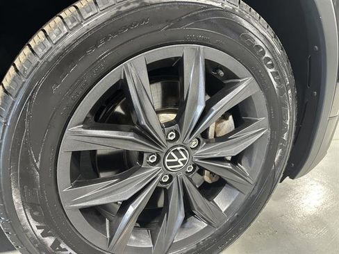 Certified 2022 Volkswagen Tiguan SE image 10