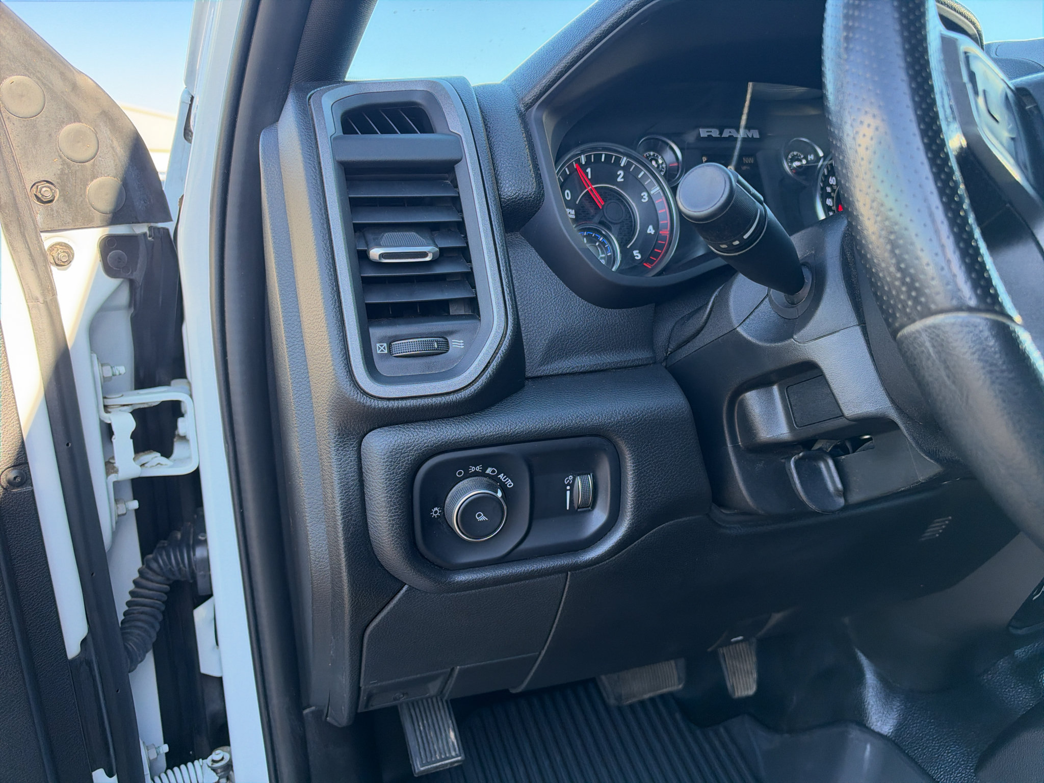 Used 2024 RAM 3500 Tradesman w/ Chrome Appearance Group AWD/4WD image 21