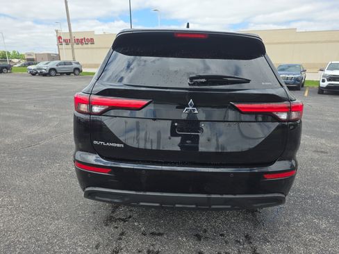 Used 2024 Mitsubishi Outlander ES AWD/4WD image 4