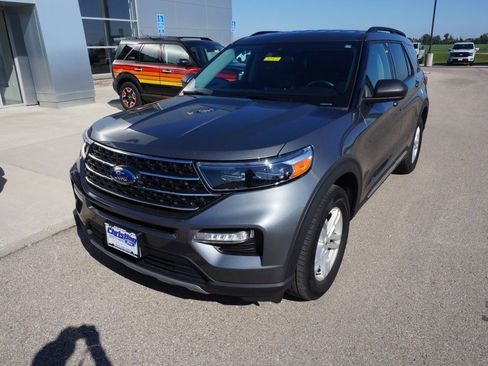 Used 2023 Ford Explorer XLT w/ Equipment Group 202A image 8