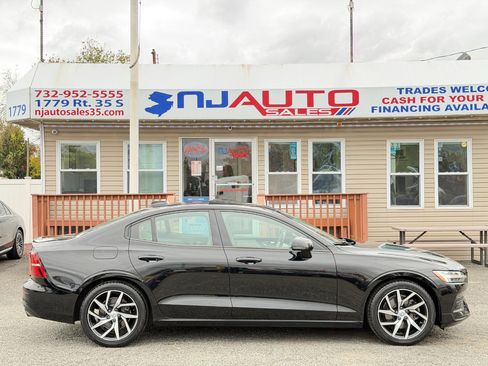 Used 2020 Volvo S60 T5 Momentum w/ Protection Package image 3
