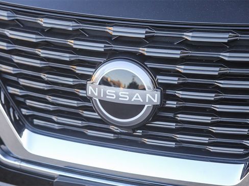 Used 2023 Nissan Rogue SV image 5