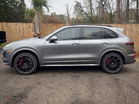 Used 2017 Porsche Cayenne Turbo image 6