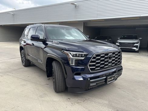 Used 2025 Toyota Sequoia Platinum image 3