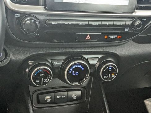 Used 2025 Hyundai Venue SEL FWD image 20