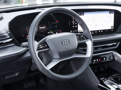 Certified 2025 Audi Q5 Premium w/ Convenience Package AWD/4WD image 11