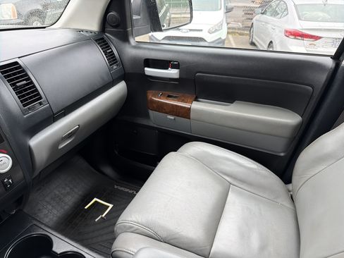 Used 2013 Toyota Tundra Limited w/ Memory Pkg AWD/4WD image 25