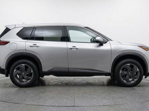 Used 2025 Nissan Rogue SV image 11