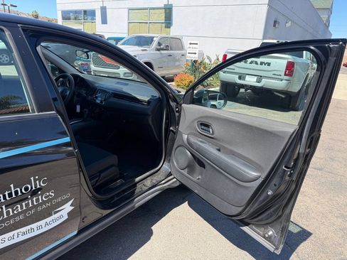 Used 2019 Honda HR-V LX image 17