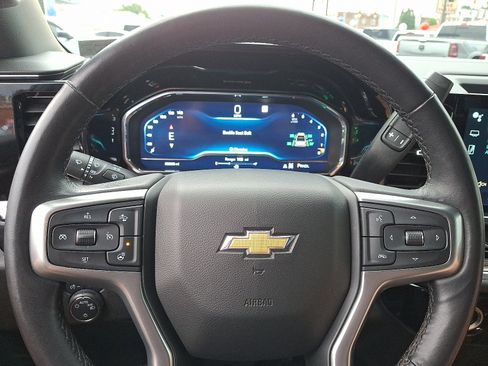 Used 2022 Chevrolet Silverado 1500 LT AWD/4WD image 17