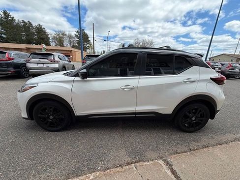 Used 2021 Nissan Kicks SR w/ SR Premium Package FWD image 4