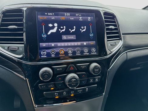 Used 2020 Jeep Grand Cherokee Limited w/ Luxury Group II image 12