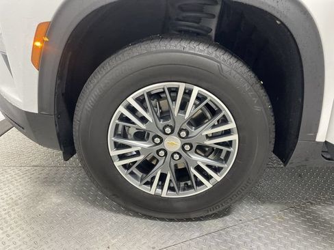 Used 2025 Chevrolet Traverse LT AWD/4WD image 10