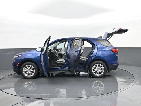 Used 2022 Chevrolet Equinox LS w/ LS Convenience Package AWD/4WD image 30
