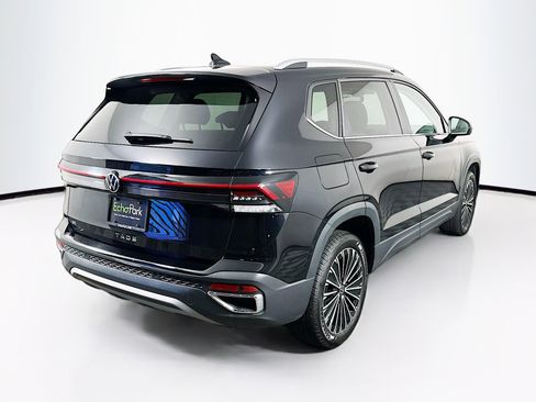 Used 2025 Volkswagen Taos SE image 9
