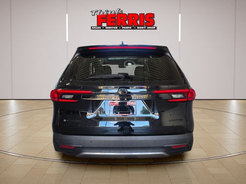 Used 2024 Toyota Grand Highlander AWD Hybrid image 4