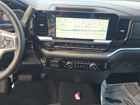 Used 2025 Chevrolet Silverado 3500 LT w/ Convenience Package image 15