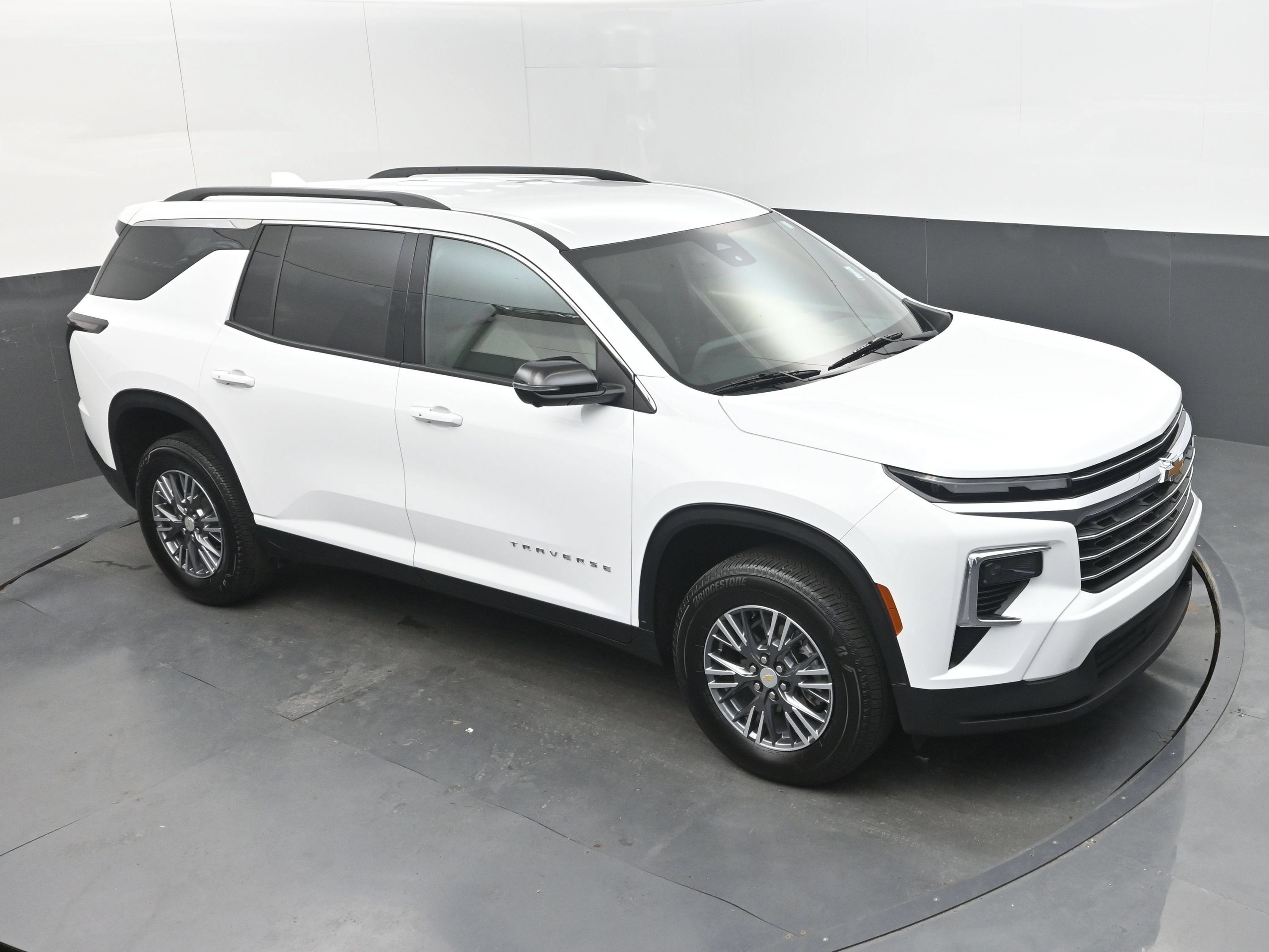 Certified 2026 Chevrolet Traverse LT w/ Driver Confidence Package FWD image 32