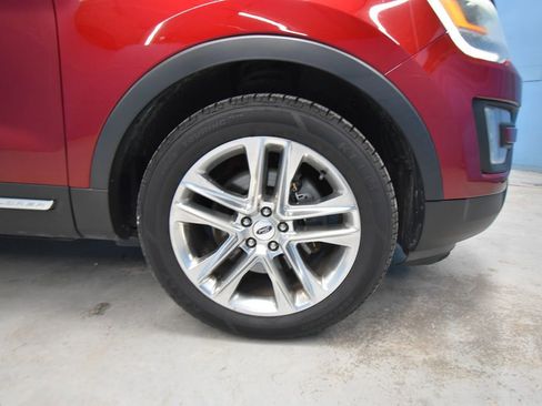 Used 2017 Ford Explorer XLT w/ Equipment Group 202A image 38