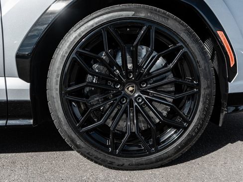 Used 2025 Lamborghini Urus SE image 16
