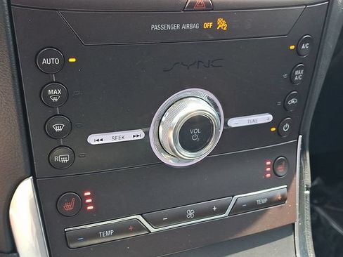 Used 2020 Ford Edge Titanium FWD image 18