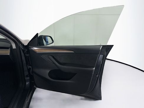 Used 2023 Tesla Model Y Long Range image 30