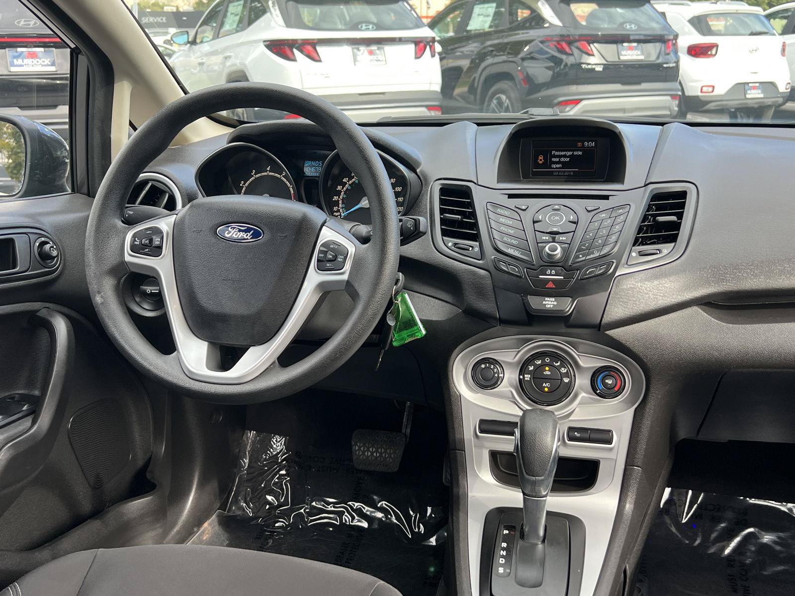 Used 2018 Ford Fiesta SE FWD image 2