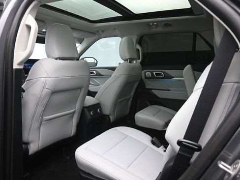 Certified 2025 Ford Explorer Platinum w/ Ultimate Package AWD/4WD image 23