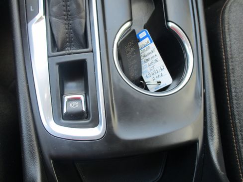 Used 2020 Chevrolet Equinox LT FWD image 12