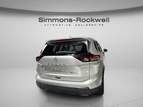 Used 2024 Nissan Rogue SV image 7