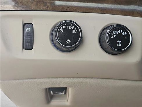 Used 2019 Cadillac Escalade Premium Luxury image 18