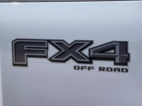 Used 2023 Ford F250 Lariat w/ Black Appearance Package image 9