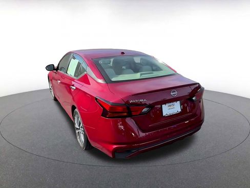 Used 2025 Nissan Altima 2.5 SV image 11