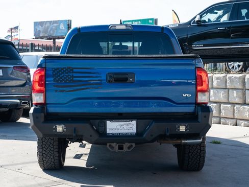 Used 2017 Toyota Tacoma TRD Off-Road w/ Tow Package (A/T) AWD/4WD image 6