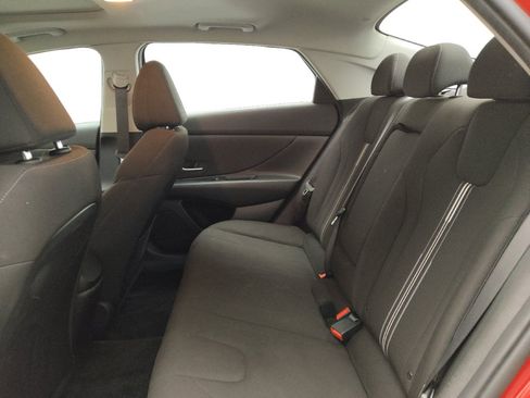 Used 2022 Hyundai Elantra SEL w/ Convenience + Premium Package FWD image 18