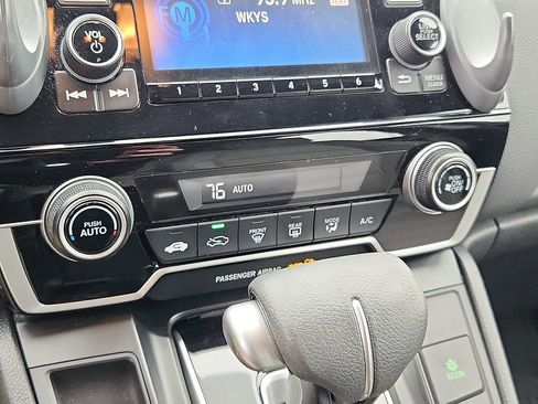 Used 2017 Honda CR-V LX image 9