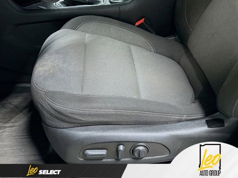 Used 2023 Chevrolet Traverse LT FWD image 21