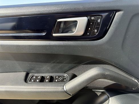 Used 2019 Porsche Cayenne image 25