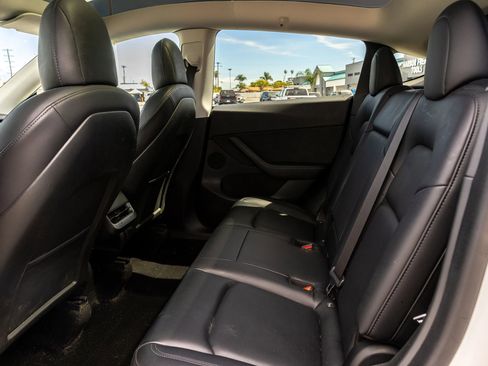 Used 2021 Tesla Model Y Long Range image 22