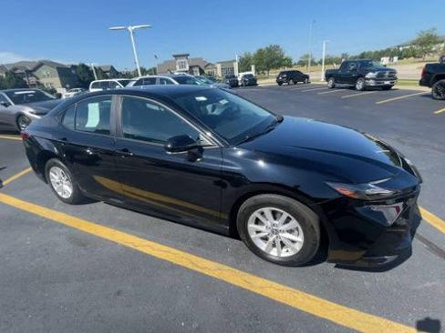 Used 2025 Toyota Camry LE FWD image 4
