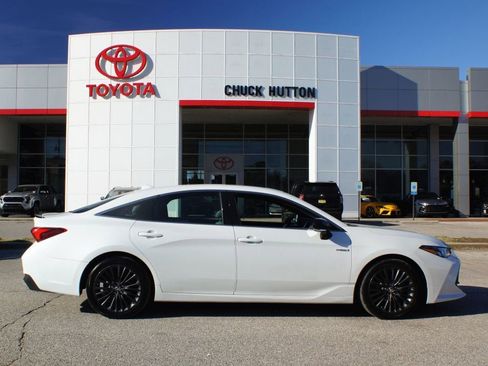 Used 2019 Toyota Avalon XSE image 1