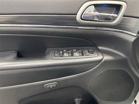 Used 2020 Jeep Grand Cherokee Limited image 25