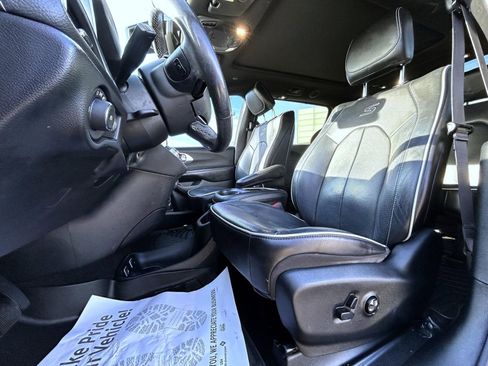 Used 2020 Chrysler Pacifica Limited w/ Advanced Safetytec Group image 10